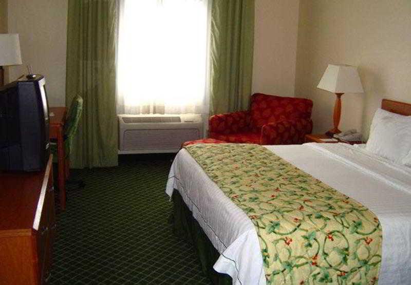 Fairfield Inn Muncie Room photo